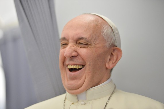 ¿Ateos y cristianos tienen el mismo sentido del humor?
