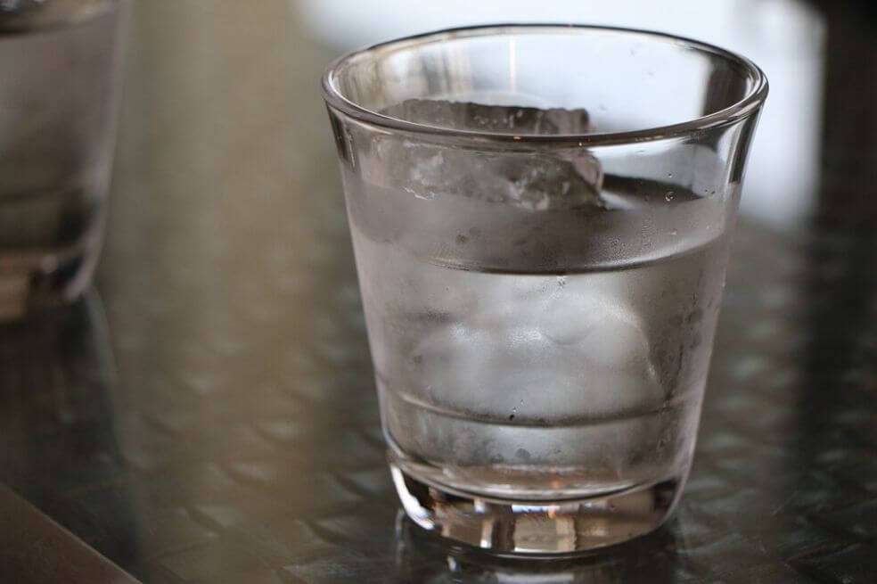 Una mujer había sido acusada de envenenar a su esposo al poner gotas para los ojos en su agua para beber, entre el 19 y el 21 de julio de 2018.
/ Pixabay