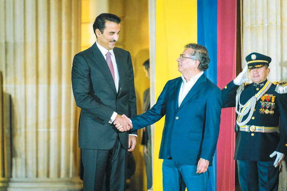 El jeque Tamim bin Hammad Al Thani y el presidente Gustavo Petro. El Emir impresionó por la eficacia de su comitiva y su estatura: 1,94 m.