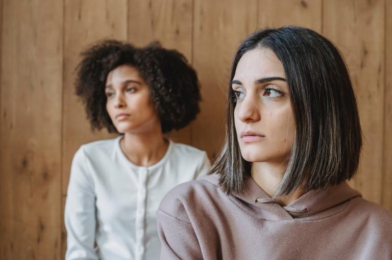 Piscis:
Aunque son personas confiables para sus amigos y familiares, los Piscis pueden mentir y manipular sin ningún problema a personas que a penas conoce o con los que no tienen tan buena relación. Pueden utilizar la verdad para hacer su propia versión y no ser descubiertos.

Además, puede que les interese generar curiosidad por su vida. Creará una atmosfera que combina misterio y mentira para atraer a sus víctimas. Mantente alerta si tienes un Piscis en tu vida con el que no te llevas tan bien.