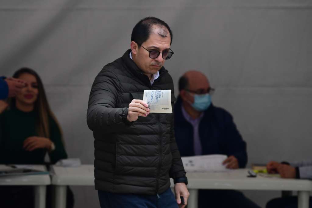 Fiscal General durante su derecho al voto para candidato a la presidencia periodo 2022 – 2026