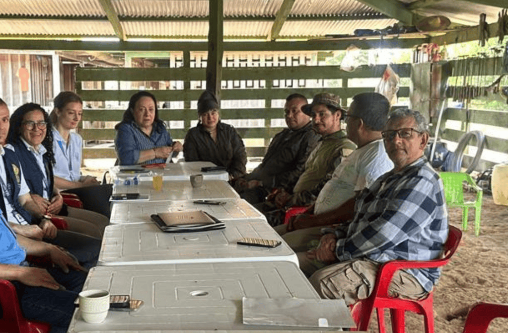 La delegada del Gobierno, Gloria Quiceno, se reunió con delegados de la disidencia de Calarcá para reactivar la mesa de diálogo.