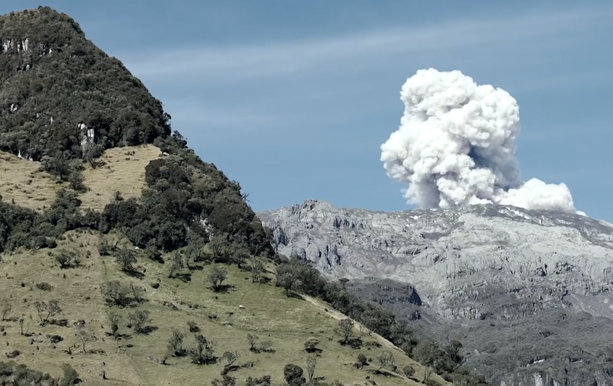 Nevado del Ruiz, del video Volcán nevado del Ruiz y los vecinos de la ceniza