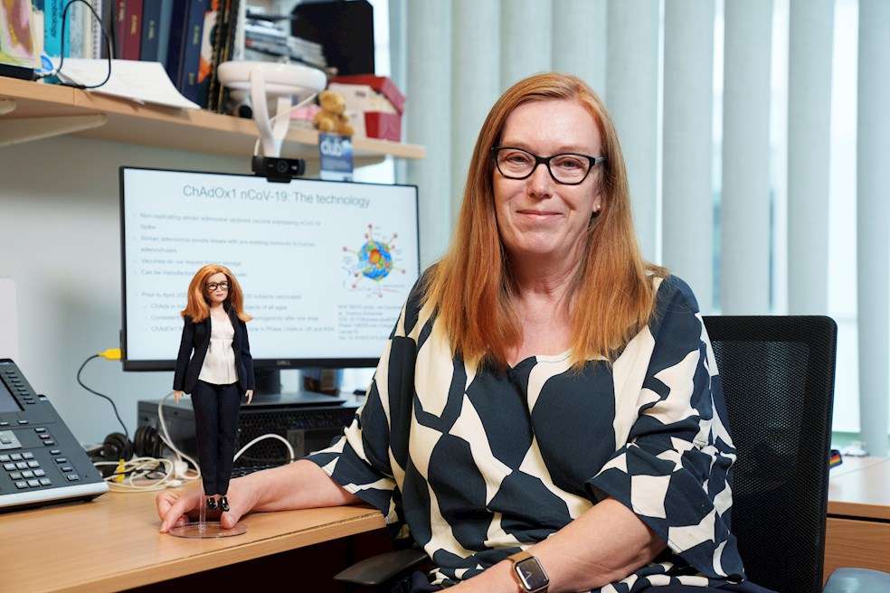 Sarah Gilbert es profesora de vacunación en la Universidad de Oxford y líder del proyecto para la vacuna ChAdOx1 nCoV-19 contra COVID-19.
