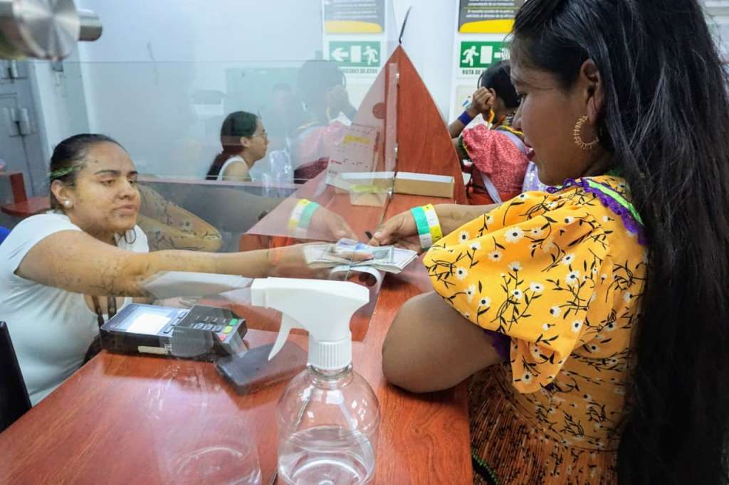 Tras el retorno de más de 780 familias que residían en Bogotá, el Distrito anunció el pago de las primeras transferencias monetarias para que la comunidad pueda establecerse de nuevo en sus territorios. Anunciaron, además, que quieres regresen a la UPI La Rioja o La Florida, no tendrán el beneficio.