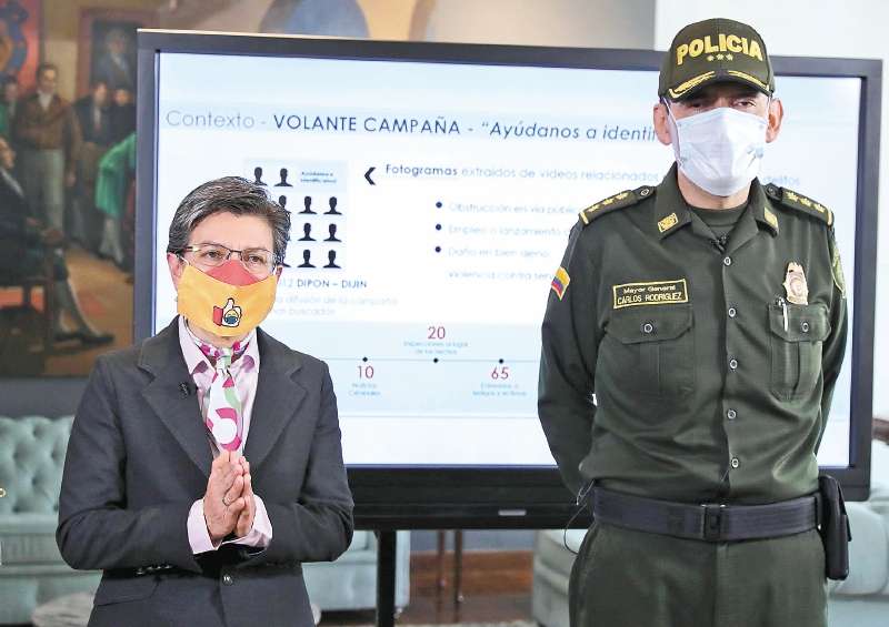 La alcaldesa Claudia López y el director (e) de la Policía Metropolitana, general Carlos Rodríguez, en un intento por demostrar el restablecimiento de relaciones, han hecho juntos los últimos anuncios sobre el manejo de la crisis, ante la ciudadanía.
