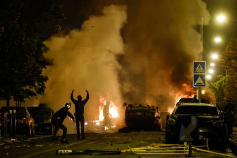 Francia: otra noche de disturbios deja 150 detenidos y reunión de crisis de Estado