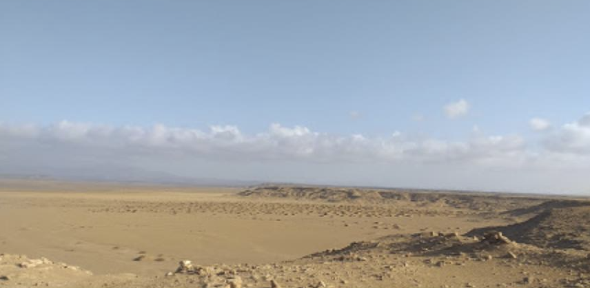 Seguir de largo por la Alta Guajira es entrar en el paisaje intenso del desierto. Después de 6 horas de viaje, como si se estuviera saliendo de un lugar irreal, de un más allá, se llega al corregimiento de Puerto Estrella.