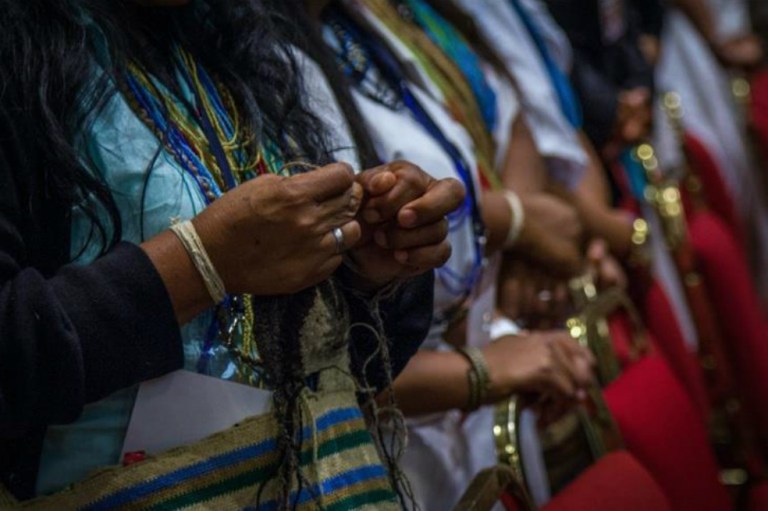 Nueve familias Awá salieron de su territorio por combates entre Ejército y grupos ilegales