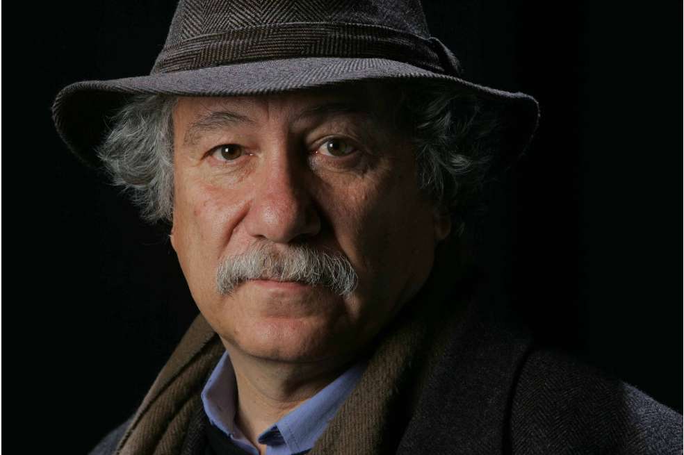 Juan Manuel Roca es autor de "Ciudadano de la noche", "Cantar de lejanía", "Temporada de estatuas", entre otros.
