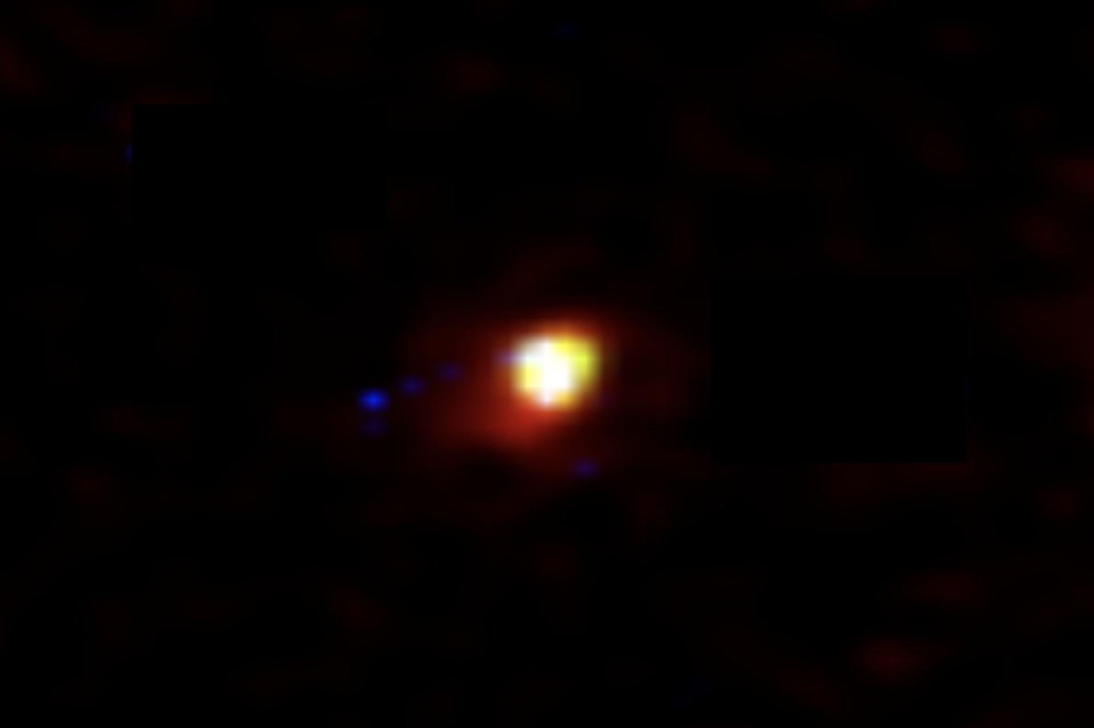 Imagen en color de CEERS-93316, una galaxia descubierta a 35.000 millones de años luz de la Tierra, que sería la más lejana de nuestra planeta.