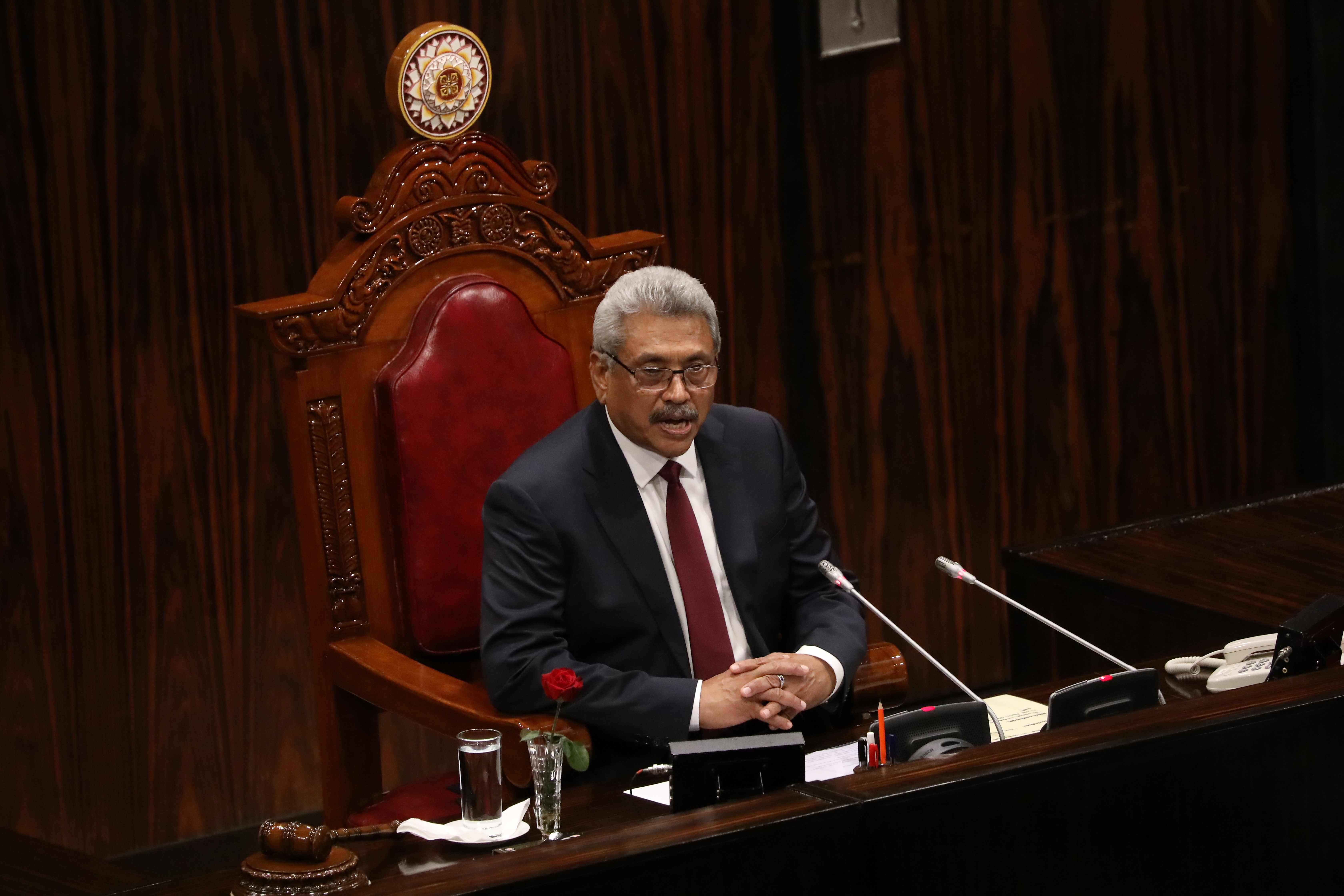 Colombo (Sri Lanka).- (FILE) - Sri Lankan President Gotabaya Rajapaksa addresses the parliament during ceremonial inauguration of the first session of the 9th parliament in Colombo, Sri Lanka, 20 August 2020 (reissued 09 July 2022). Sri Lankan President Rajapaksa on 09 July 2022 has agreed to resign on 13 July, the parliament's speaker said in a statement after a party leaders' meeting. Thousands of protesters broke through police barricades and stormed the president's official residence during anti-government protest in Colombo. Violent protests have been rocking the country for months over the government's alleged failure to address the worst economic crisis in decades. (Protestas, Estados Unidos) EFE/EPA/CHAMILA KARUNARATHNE *** Local Caption *** 56285692