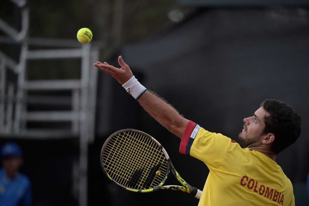 Tenista Colombiano en el partido ante Chris Rodesch de Luxemburgo, por el primer punto del Grupo I Mundial de la Copa Davis, realizado en el Club Bellavista Colsubsidio, Bogotá.