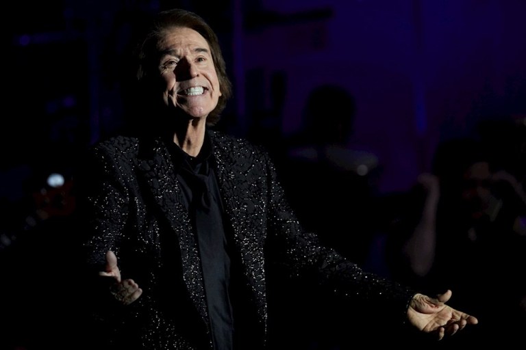 Raphael regresó al escenario: así fue su concierto en Barcelona