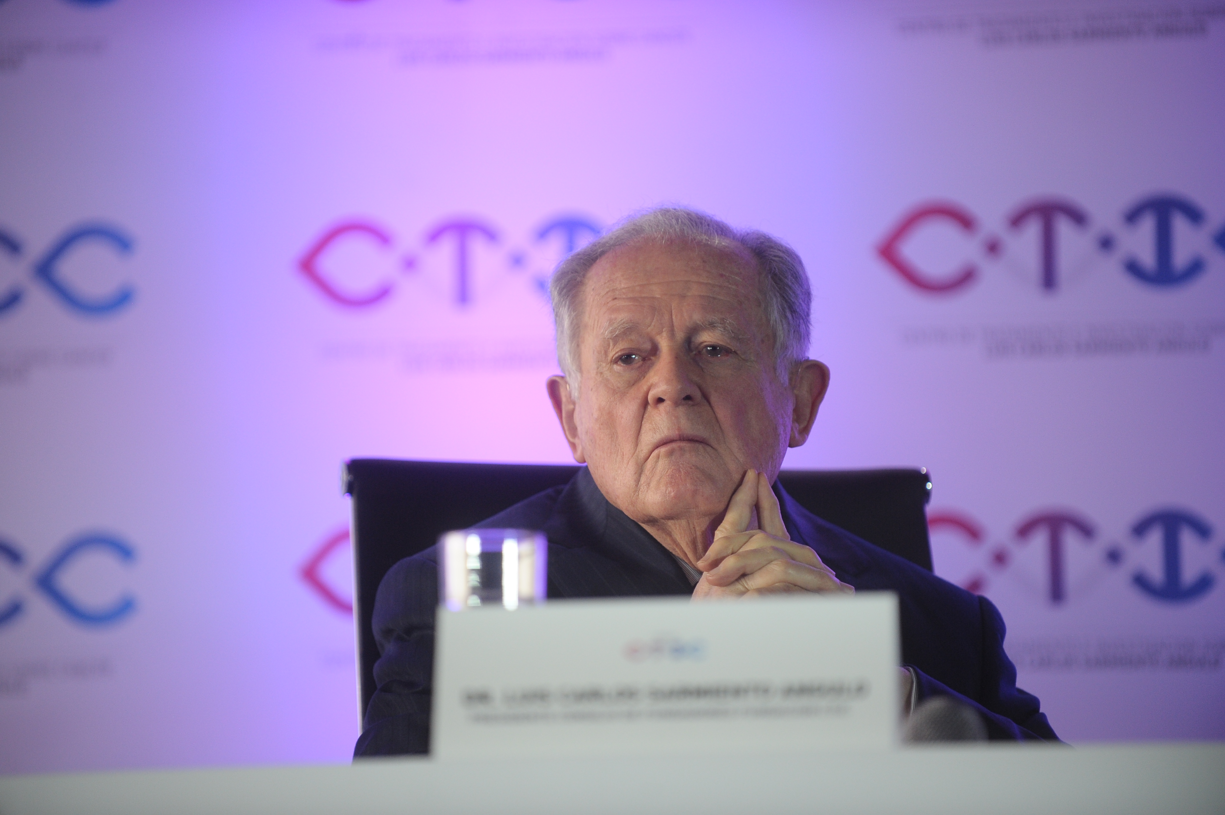 Banquero, empresario y constructor colombiano, anuncia la construcción del Centro de Tratamiento e Investigación sobre Cáncer Luis Carlos Sarmiento Angulo (CTIC), en Bogotá.