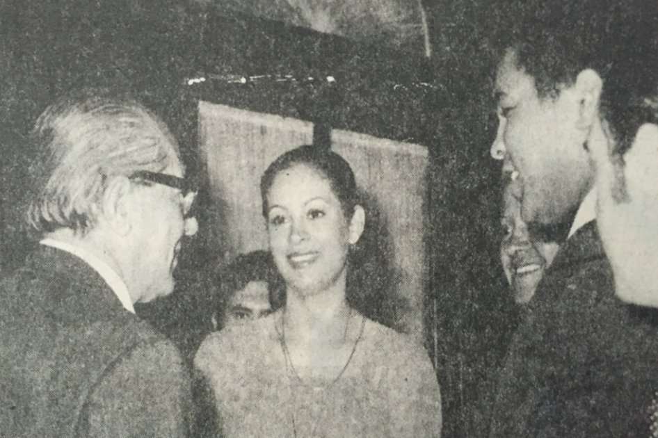 El presidente López Michelsen saluda al campeón de los pesos pesados, Muhammad Alí, y a la esposa de este, Verónica. / Archivo El Espectador
