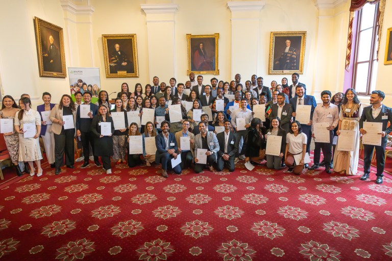 Gobierno de Irlanda ofrece becas para estudiar maestrías y doctorados, ¿cómo aplicar?