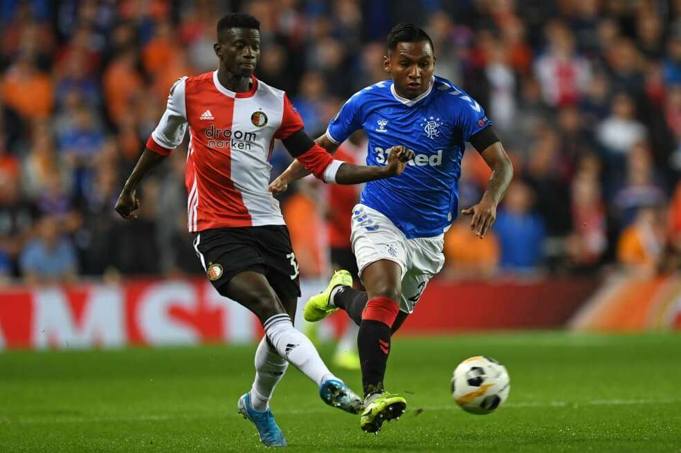 El delantero Alfredo Morelos (d), jugador del Rangers de Escocia, durante el partido de este jueves por la Uefa Europa League. / AFP