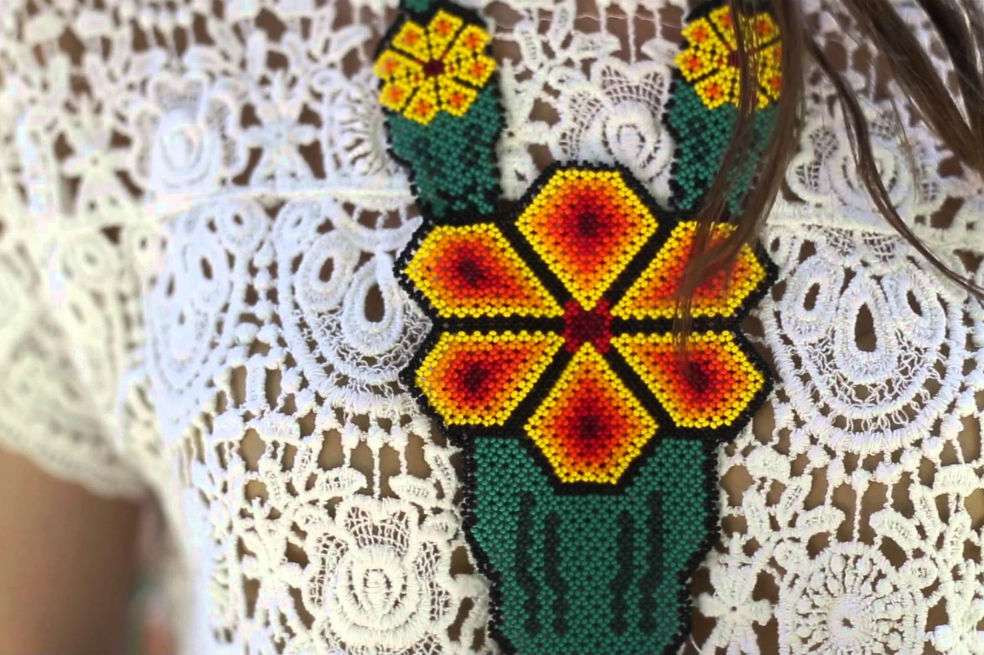 Joyería Wixaríka hecha con chaquiras  / Cortesía