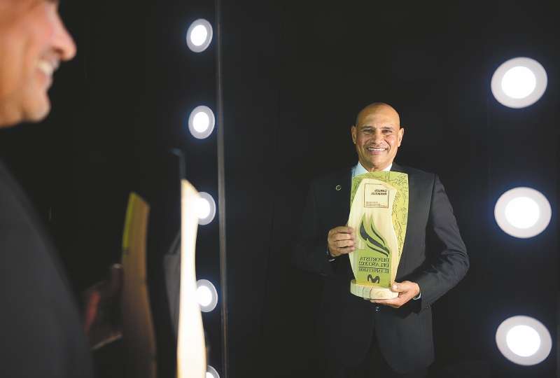 El estratega antioqueño Carlos Paniagua, mejor entrenador en el Deportista del Año de El Espectador y Movistar 2022. / Nelson Sierra G.