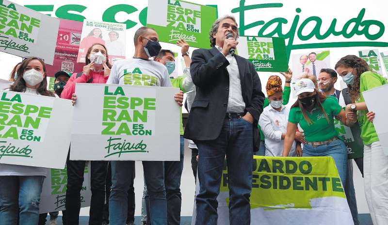 Sergio Fajardo, en la Coalición Centro Esperanza, obtuvo algo más de 720.000 votos el 13 de marzo, la cuarta votación de las consultas. / AFP
