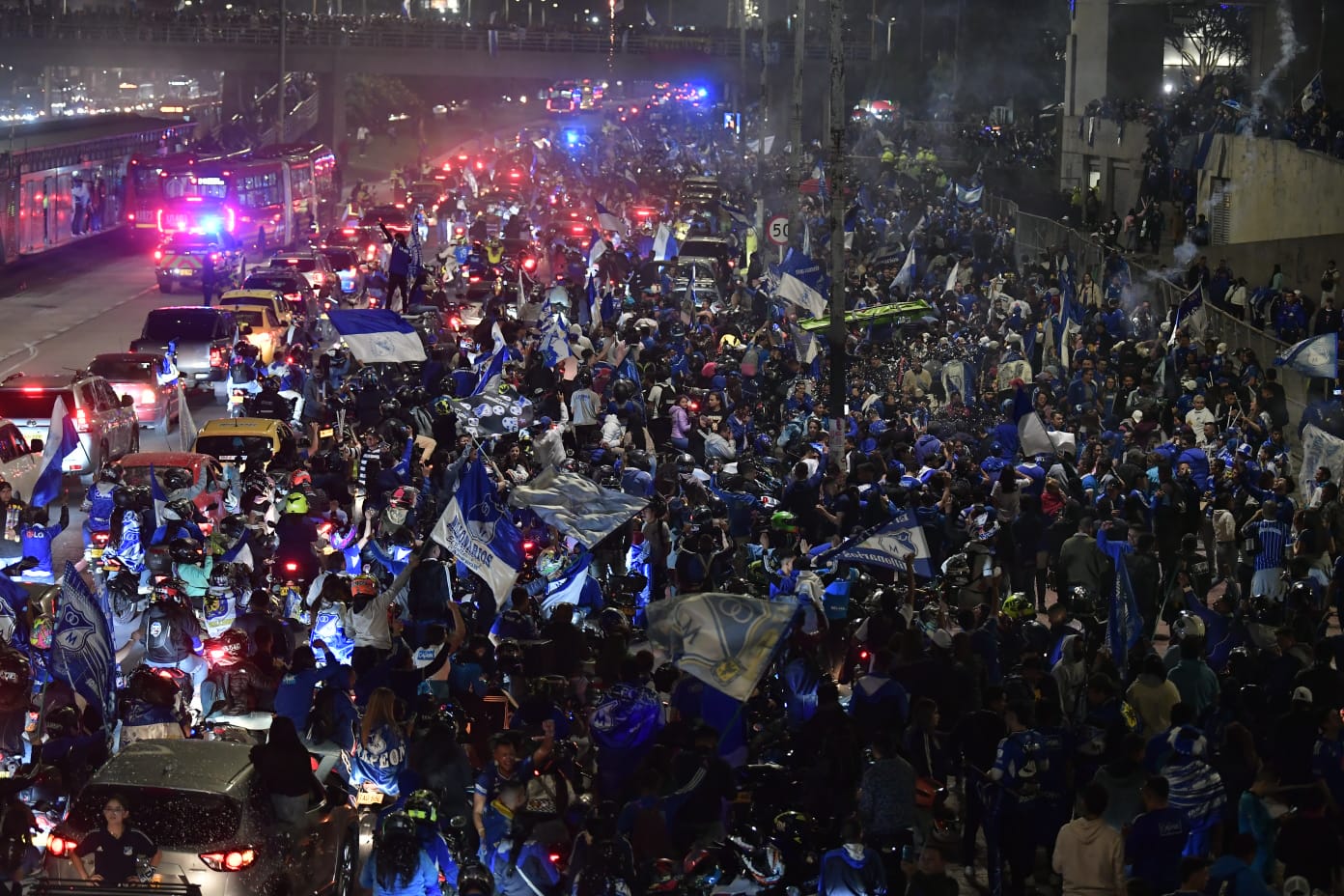 Fotos de la celebración de la hinchada de Millonarios por el título 16.