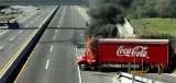 Buscan a responsables de quemar vehículos de Coca Cola en México