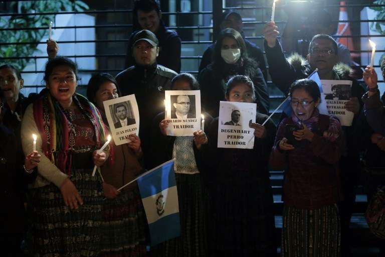 Cientos de guatemaltecos salieron a las calles para rechazar el intento de expulsión de la Cicig. / AFP