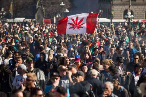 El mensaje a los jóvenes en Canadá: la marihuana es legal, pero no la fumen