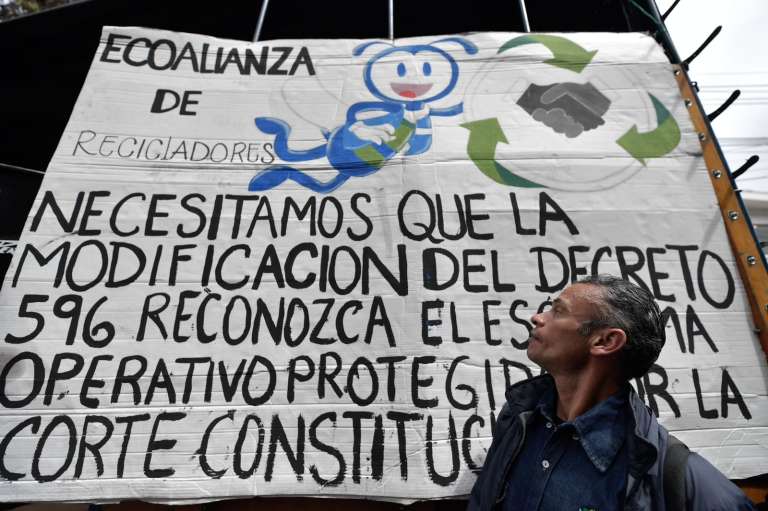La mañana del miércoles 15 de mayo de 2024, un grupo de aproximadamente 500 recicladores realizaron un plantón frente a las instalaciones de la CRA para exigir mejores condiciones laborales.
