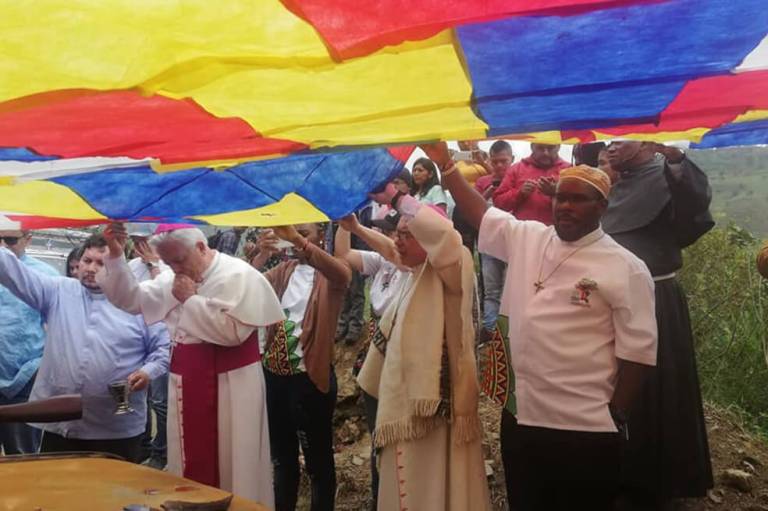 Arzobispos de Popayán y Cali visitan Tacueyó y homenajean a víctimas de Cauca