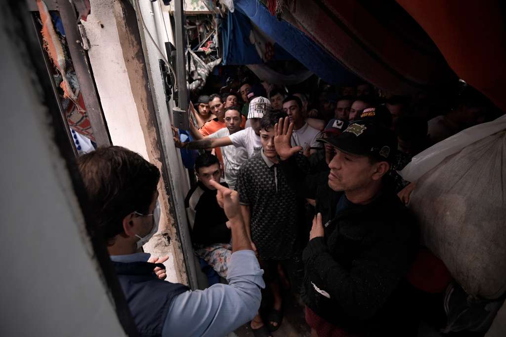 La Corte Constitucional realizó una inspección judicial a estaciones de policía del sur de Bogotá para poner en evidencia la crítica situación de la población privada de la libertad. Esta es la primera de varias visitas que se realizarán en el territorio nacional.