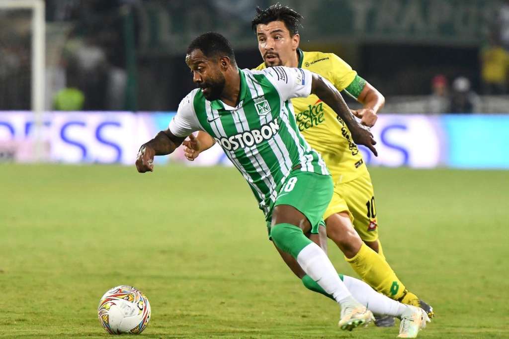 Los experimentados Dorlan Pabón y Sherman Cárdenas, protagonistas del partido entre Nacional y Bucaramanga, en Medellín.
