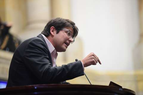 “Siendo senador no me han pagado un solo centavo de gasolina”: Miguel Uribe