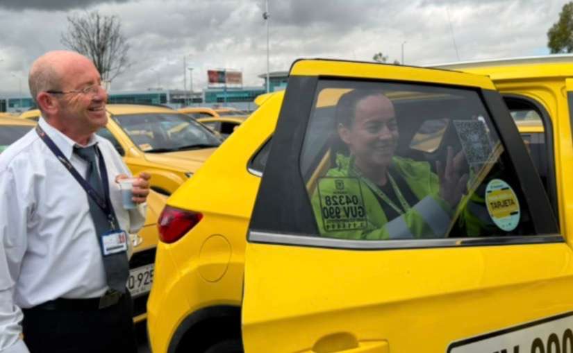Los códigos QR permitirán a los pasajeros consultar información oficial del taxi y su conductor, sin convertirse en un requisito para operar.