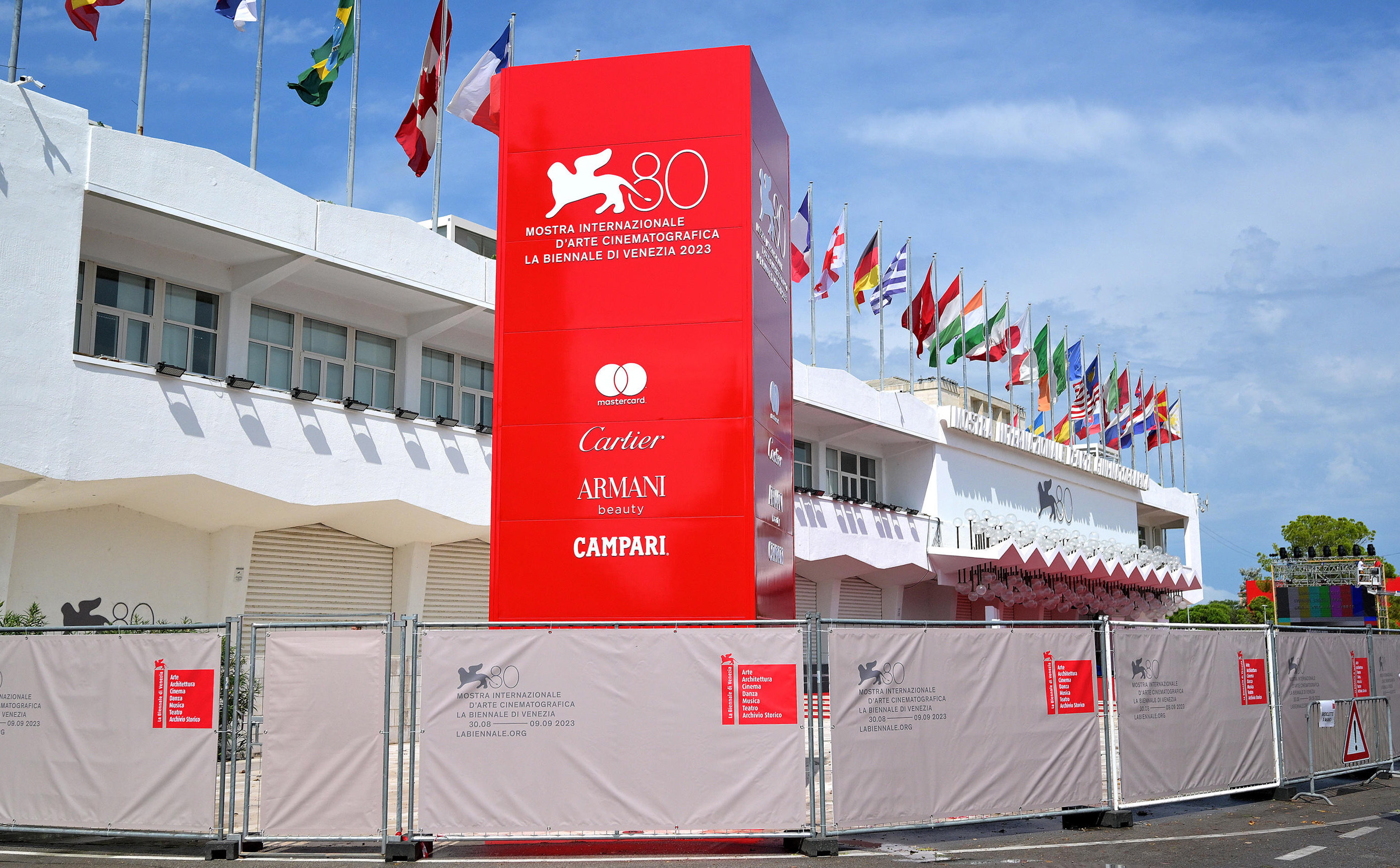 Venice (Italy), 28/08/2023.- Preparations are underway outside the cinema palace ahead of the annual Venice Film Festival, on the island of Lido in Venice, Italy, 28 August 2023. The 80th Venice Film Festival runs from 30 August to 09 September 2023. (Cine, Cine, Italia, Niza, Venecia) EFE/EPA/ETTORE FERRARI