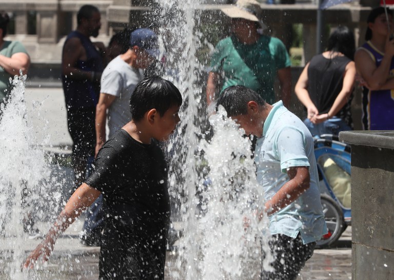 Las temperaturas extremas podrían tener efectos en el cerebro de un niño
