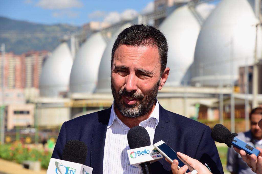 Jorge Londoño De la Cuesta durante la puesta en marcha de la planta de tratamiento Aguas Claras que busca frenar la entrada de toneladas de basura al río Medellín. / Cortesía