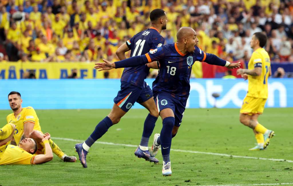 Munich (Germany), 02/07/2024.- Donyell Malen of the Netherlands celebrates scoring the 2-0 during the UEFA EURO 2024 Round of 16 soccer match between Romania and Netherlands, in Munich, Germany, 02 July 2024. (Alemania, Países Bajos; Holanda, Rumanía) EFE/EPA/FRIEDEMANN VOGEL