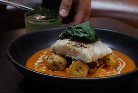 ¿Cómo preparar un pescado encocado para una ocasión especial?