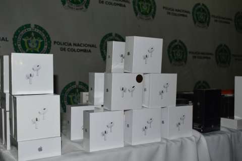 Incautan 1.509 accesorios de celulares falsos en bodega de Los Mártires
