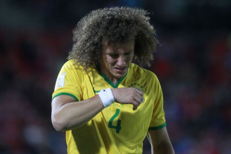 Por lesión, David Luiz estaría alejado un mes de las canchas