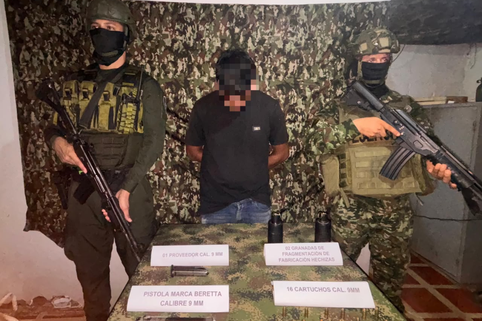 Capturan a extranjero con explosivos: investigan presunto atentado contra la fuerza pública