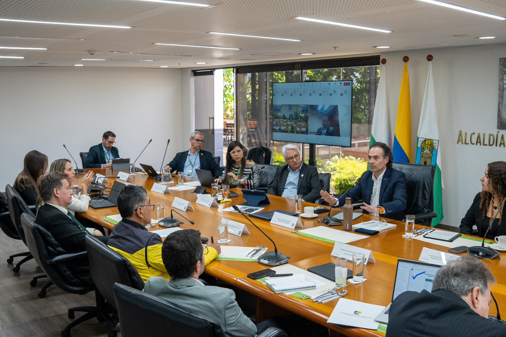 Alcalde Federico Gutiérrez se reunió con la junta del Metro de Medellín.