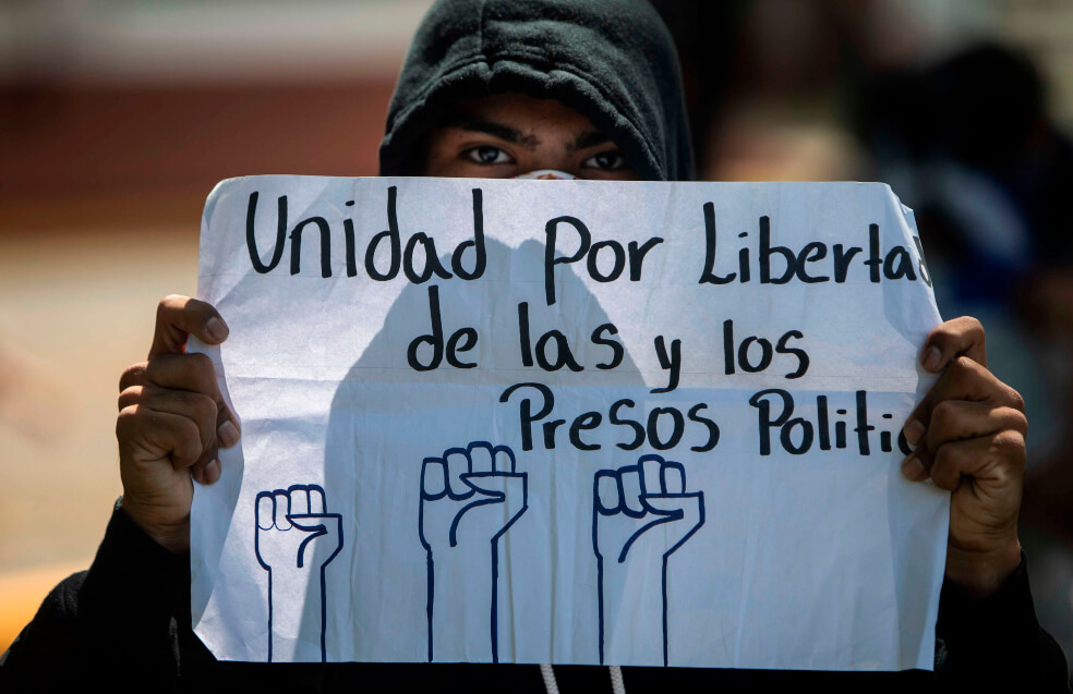 Mucha gente en Nicaragua reclama la libertad de los presos políticos. / AFP