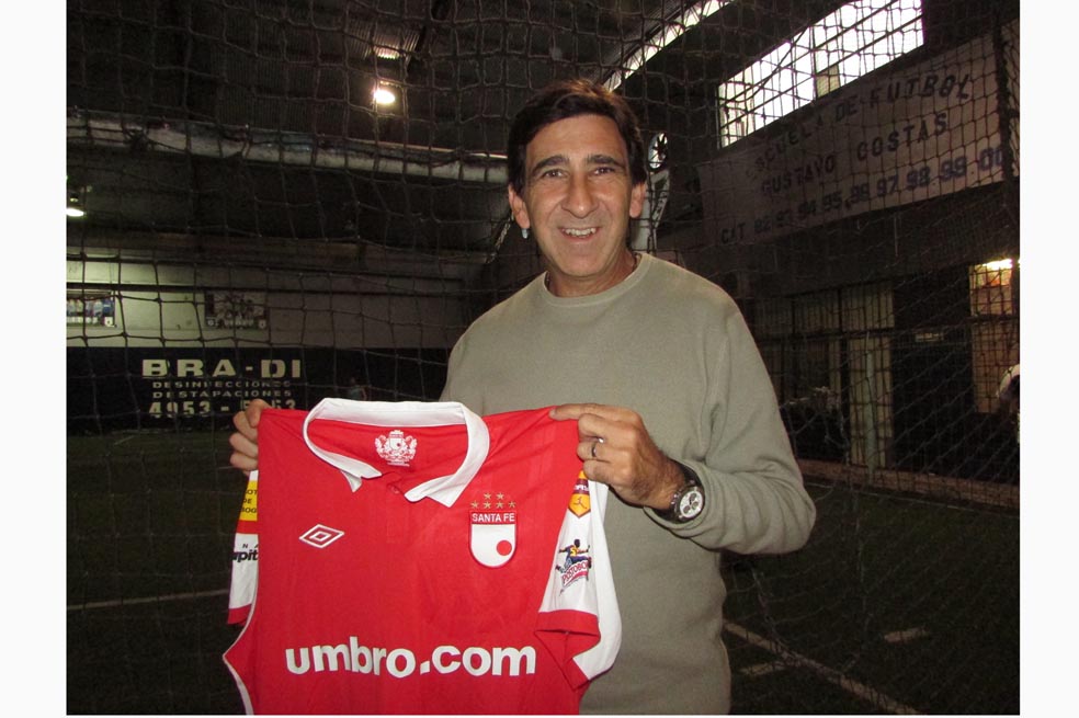 Costas, con la albiroja /Santiago Amoros