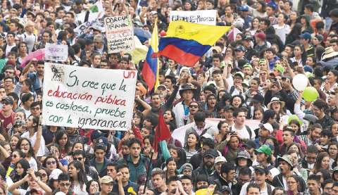 Colombianos en el exterior marcharon para exigir el cumplimiento del Acuerdo de Paz