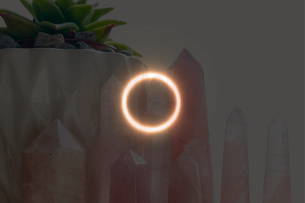 En el mes de octubre llega el eclipse anillo de fuego, un portal energético en el que debes cuidar tus cuarzos de la sombra.