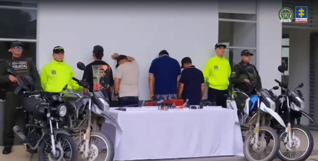 detrás de los violentos hechos estarían José Hugo Bernal Triviño, alias Gallero; Daniel Cadena Amariles; Diego Alejandro Cadena Niño; Camilo Andrés Machado Martínez, alias Tatuajes; y Robeiro Guzmán López, alias Robeiro.