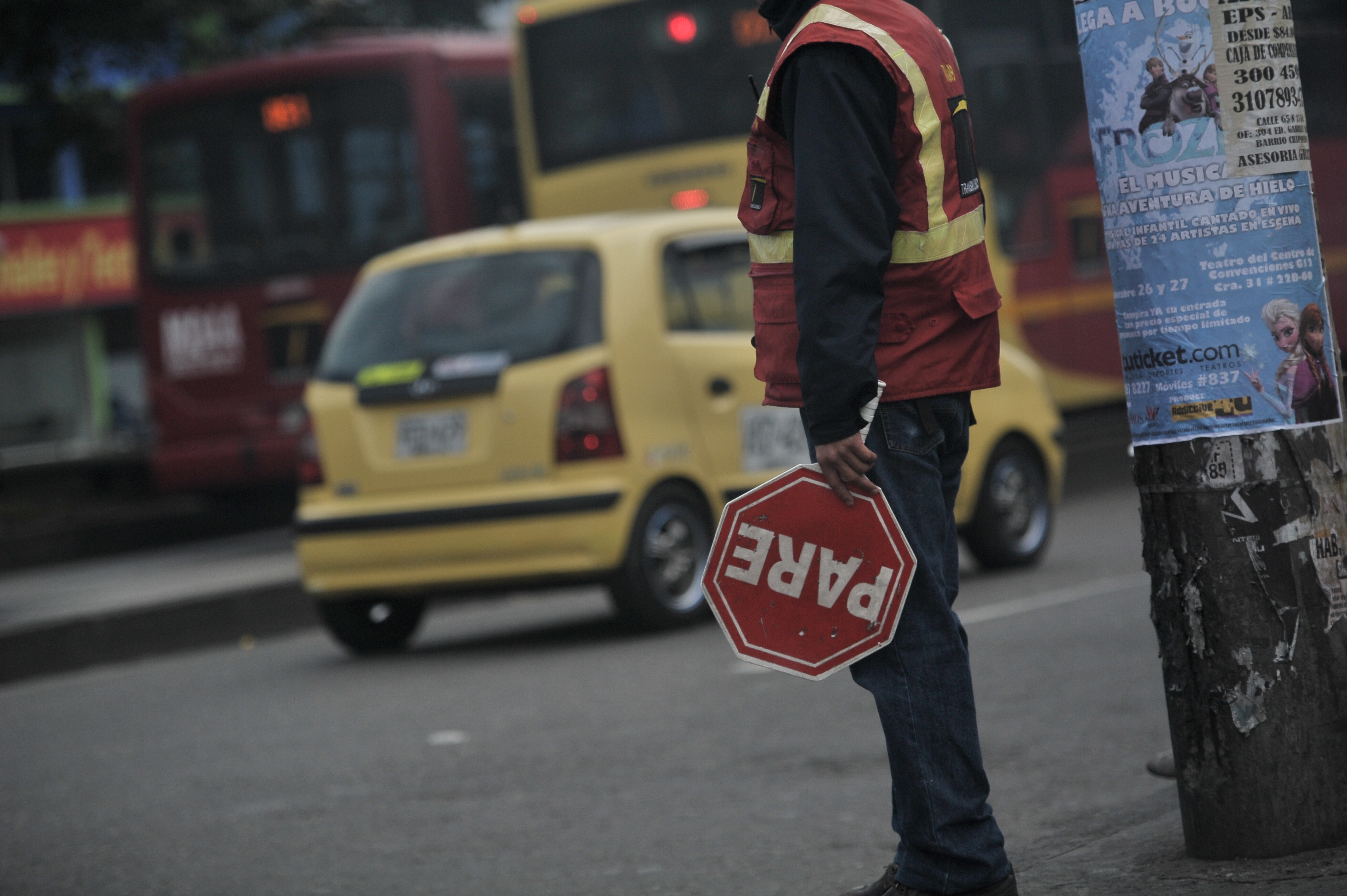 Paro de taxis en Bogotá, en contra de Uber y otras aplicaciones ilegales de transporte.